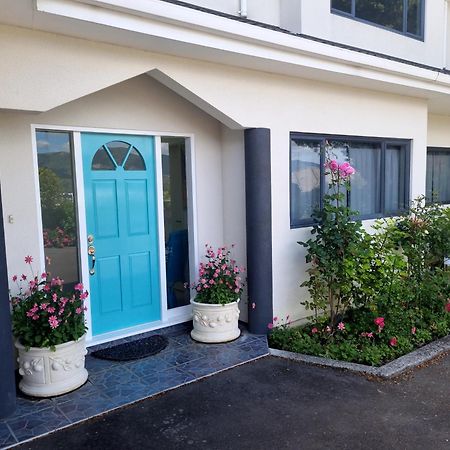 Riverstone Retreat อัปเปอร์ฮัทท์ ภายนอก รูปภาพ